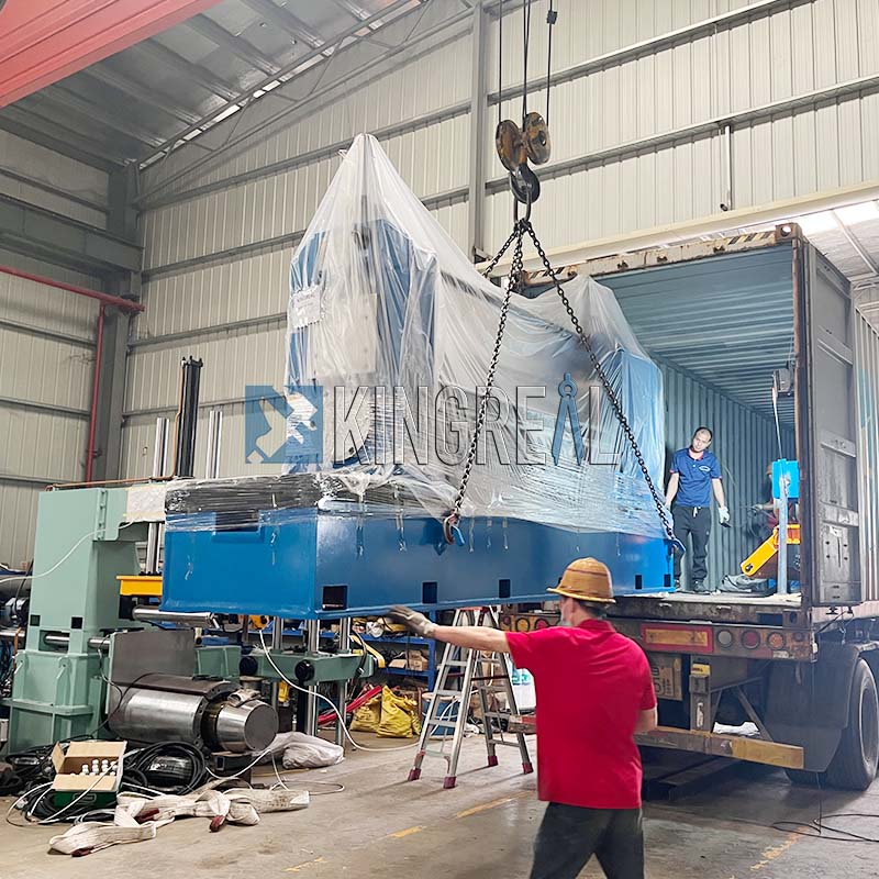 Mașină de tăiere de aluminiu expediată în Rusia